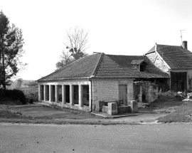 Vue d'ensemble, de trois quarts droit. © Région Bourgogne-Franche-Comté, Inventaire du patrimoine