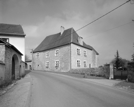 Vue d'ensemble de trois quarts droit en 1985. © Région Bourgogne-Franche-Comté, Inventaire du patrimoine