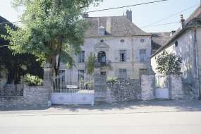 Vue d'ensemble de face depuis la rue. © Région Bourgogne-Franche-Comté, Inventaire du patrimoine