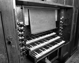 Console vue de trois quarts gauche. © Région Bourgogne-Franche-Comté, Inventaire du patrimoine