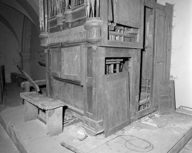 Partie inférieure du buffet vue de trois quarts droit. © Région Bourgogne-Franche-Comté, Inventaire du patrimoine