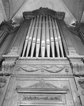 Détail buffet : tourelle centrale vue en contre-plongée. © Région Bourgogne-Franche-Comté, Inventaire du patrimoine