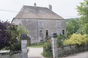 Façade antérieure de l'habitation. © Région Bourgogne-Franche-Comté, Inventaire du patrimoine
