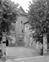 Portail d'entrée de la cour. © Région Bourgogne-Franche-Comté, Inventaire du patrimoine