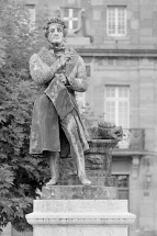 Statue, face. © Région Bourgogne-Franche-Comté, Inventaire du patrimoine