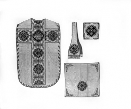 Vue de la chasuble, du manipule, du voile de calice et de la bourse de corporal. © Région Bourgogne-Franche-Comté, Inventaire du patrimoine