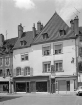 Façade antérieure de trois quarts droit. © Région Bourgogne-Franche-Comté, Inventaire du patrimoine