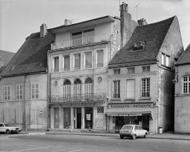 Façade antérieure de trois quarts droit. © Région Bourgogne-Franche-Comté, Inventaire du patrimoine