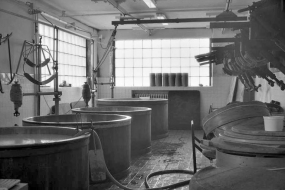 Atelier de fabrication : cuves et presses. © Région Bourgogne-Franche-Comté, Inventaire du patrimoine
