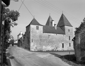 Façades antérieure et latérale droite en 1990. © Région Bourgogne-Franche-Comté, Inventaire du patrimoine