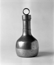 Vue d'ensemble de la grande bouteille. © Région Bourgogne-Franche-Comté, Inventaire du patrimoine