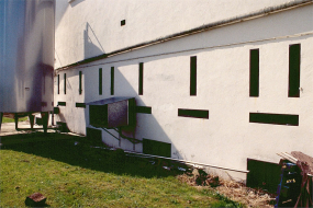 Fenêtres de l'ancienne chambre à lait (façade latérale droite). © Région Bourgogne-Franche-Comté, Inventaire du patrimoine