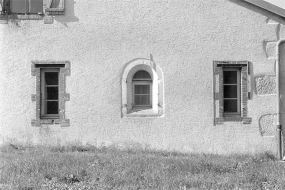 Détail des fenêtres de la fromagerie. © Région Bourgogne-Franche-Comté, Inventaire du patrimoine