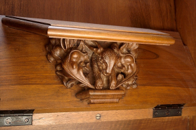 Miséricorde de la première stalle basse, vue de trois quarts. © Région Bourgogne-Franche-Comté, Inventaire du patrimoine