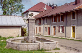 Vue de trois quarts du bassin. © Région Bourgogne-Franche-Comté, Inventaire du patrimoine