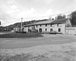 Fermes bordant le C.D. 26 traversant le village. © Région Bourgogne-Franche-Comté, Inventaire du patrimoine