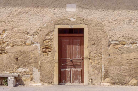 Porte sur la façade antérieure. © Région Bourgogne-Franche-Comté, Inventaire du patrimoine