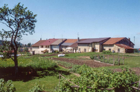 Façade postérieure des fermes du hameau du Bourgeat d'Amont. © Région Bourgogne-Franche-Comté, Inventaire du patrimoine