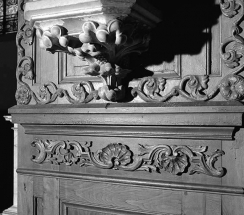 Détail : décor de la frise sur le piédroit de l'arc triomphal. © Région Bourgogne-Franche-Comté, Inventaire du patrimoine