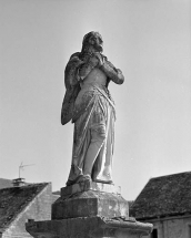 Sainte Jeanne d'Arc : vue de trois quart droit. © Région Bourgogne-Franche-Comté, Inventaire du patrimoine