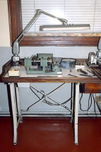 Vue d'ensemble d'une machine à débruter et de son four à résistance. © Région Bourgogne-Franche-Comté, Inventaire du patrimoine