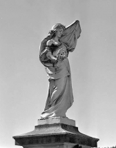 La statue, de trois quarts. © Région Bourgogne-Franche-Comté, Inventaire du patrimoine