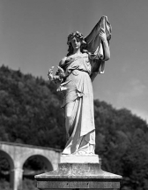 La statue, de face. © Région Bourgogne-Franche-Comté, Inventaire du patrimoine