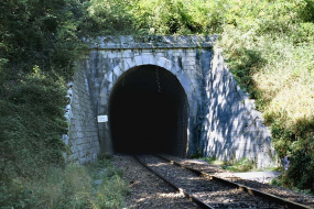 Tunnel d'Arbent 1 : tête côté La Cluse (sud-est). © Région Bourgogne-Franche-Comté, Inventaire du patrimoine