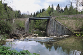 Pont sur la Lemme : vue d'ensemble, côté La Cluse. © Région Bourgogne-Franche-Comté, Inventaire du patrimoine