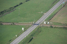 Vue aérienne du passage à niveau, depuis le sud-est. © Région Bourgogne-Franche-Comté, Inventaire du patrimoine