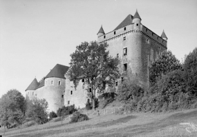 Façade ouest : vue de trois-quarts droit. © Région Bourgogne-Franche-Comté, Inventaire du patrimoine