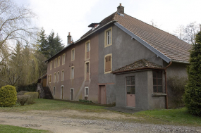 Façade antérieure depuis l'ouest. © Région Bourgogne-Franche-Comté, Inventaire du patrimoine