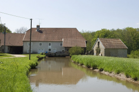 Vue d'ensemble depuis l'amont du bief. © Région Bourgogne-Franche-Comté, Inventaire du patrimoine