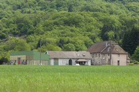 Vue d'ensemble depuis l'ouest. © Région Bourgogne-Franche-Comté, Inventaire du patrimoine