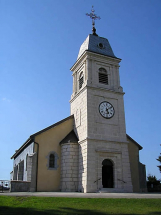 Vue générale de la la façade antérieure, des bas-côtés et du clocher. © Région Bourgogne-Franche-Comté, Inventaire du patrimoine