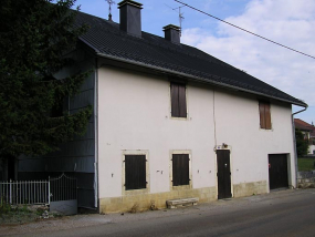 Vue de la façade antérieure et du pignon sud-ouest. © Région Bourgogne-Franche-Comté, Inventaire du patrimoine