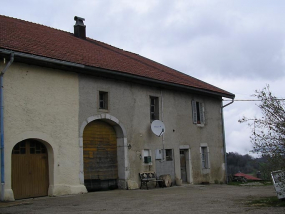 Vue de trois quarts de la façade antérieure. © Région Bourgogne-Franche-Comté, Inventaire du patrimoine