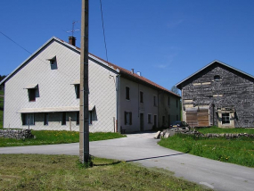 Pignon sud-ouest vu de trois quarts. © Région Bourgogne-Franche-Comté, Inventaire du patrimoine