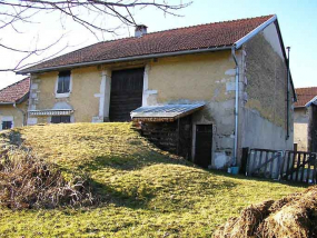 Façade postérieure et pignon nord-est vus de trois quarts. © Région Bourgogne-Franche-Comté, Inventaire du patrimoine