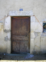 Vue de la porte et et du linteau avec inscription. © Région Bourgogne-Franche-Comté, Inventaire du patrimoine