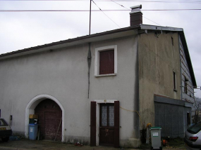 Vue de trois quarts sur façade antérieure et pignon sud-ouest. © Région Bourgogne-Franche-Comté, Inventaire du patrimoine