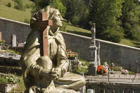 détail : la Vierge, de profil droit. © Région Bourgogne-Franche-Comté, Inventaire du patrimoine