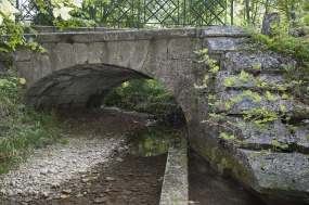 Pont sur la Jougnana (n°3), vue depuis l'amont. © Région Bourgogne-Franche-Comté, Inventaire du patrimoine
