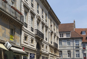 Vue d'ensemble depuis la rue de trois quarts gauche. © Région Bourgogne-Franche-Comté, Inventaire du Patrimoine