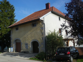 Façade antérieure et porte de grange. © Région Bourgogne-Franche-Comté, Inventaire du patrimoine