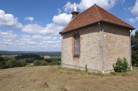 Vue du chevt et de la façade latérale droite. © Région Bourgogne-Franche-Comté, Inventaire du patrimoine