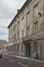 Logis principal : façade sur rue, de trois quarts droit. © Région Bourgogne-Franche-Comté, Inventaire du Patrimoine