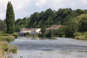 Vue depuis l'amont de la rive gauche. © Région Bourgogne-Franche-Comté, Inventaire du patrimoine