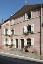 Maison dite des Hôtes : façade du 18e siècle au 4 rue Thiers. © Région Bourgogne-Franche-Comté, Inventaire du patrimoine