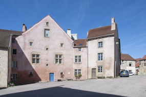 Maison dite des Hôtes : façade du 16e siècle au 2 place Sainte-Gude. © Région Bourgogne-Franche-Comté, Inventaire du patrimoine